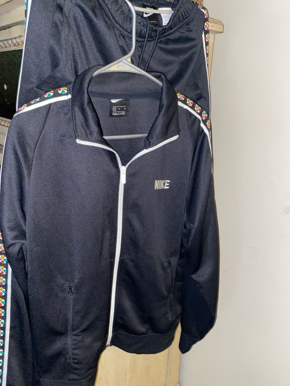 Nike Track Suit, size Medium, Like New, ling sleeve, Lightweight, Nike Classic